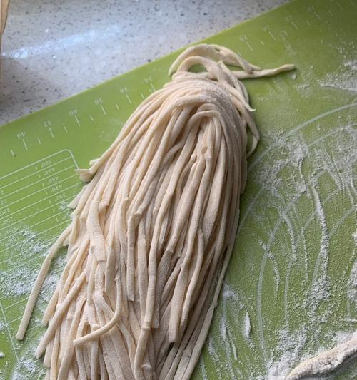 羊肉手擀面的制作方法（掌握制作技巧，让你轻松享受美味）