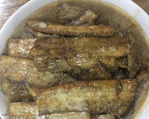 家常美味——香菇炖带鱼（美味又健康，用这个秘诀让你一秒钟成为家庭大厨！）