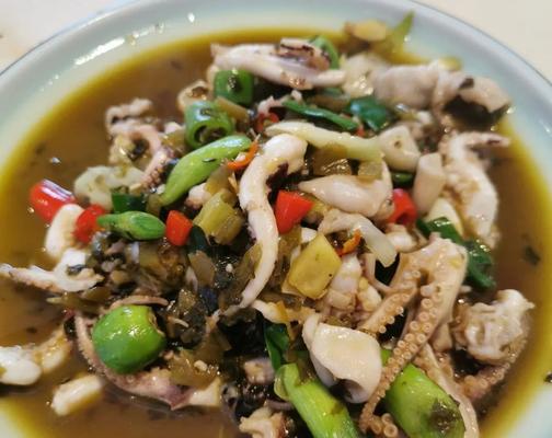芋头煮章鱼——美味佳肴的做法（掌握烹饪技巧，让芋头与章鱼完美融合）