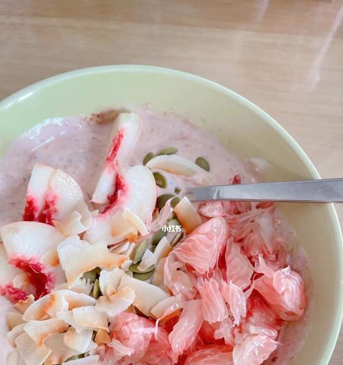 做法详解（健康美味，让您轻松学会制作燕麦油桃小饼）