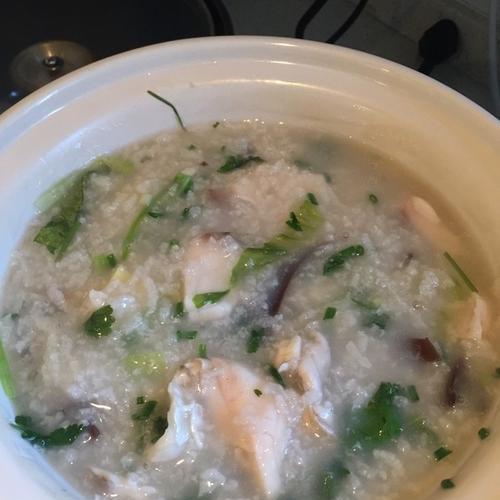 以丝瓜鱼片粥为主角的美味健康早餐（简单易学，营养美味的丝瓜鱼片粥制作方法）