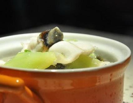 家常做法，瘦肉鱼片皮蛋汤（营养美味，家庭必备的汤品）