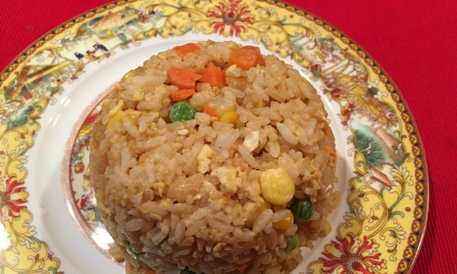 香气扑鼻的新蛋炒饭（如何用简单的步骤做出美味可口的新蛋炒饭？）