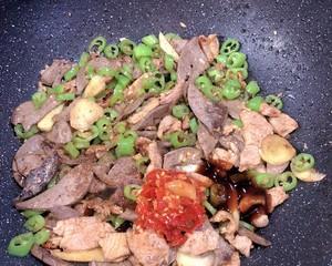 美味健康的双椒炒瘦肉猪肝（一道清淡营养的家常菜，为你带来健康享受）