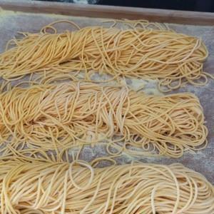 手工面条制作全攻略（从简单到复杂，教你如何做出美味手工面条）