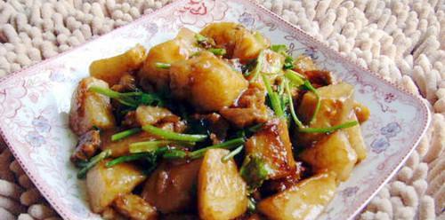 五花肉炖山药的做法（原汁原味的家常菜，美味又营养）