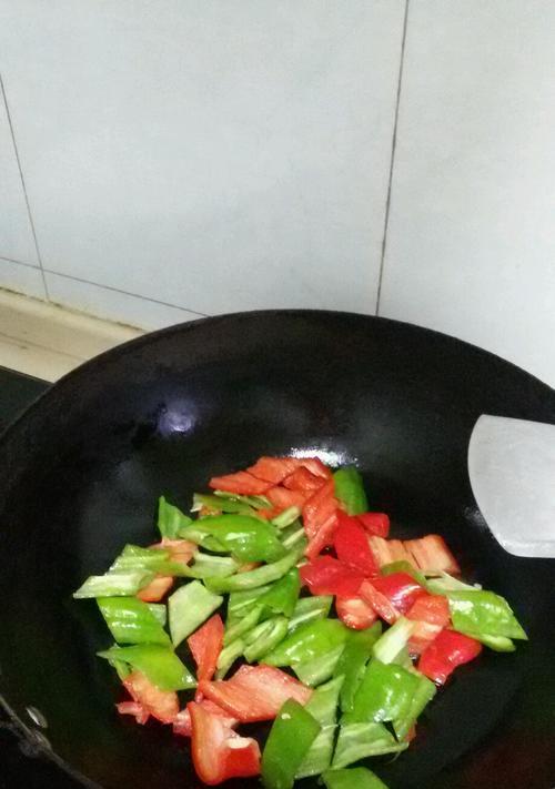 双椒炒海参，美味健康的海鲜佳肴（如何制作一道口感鲜美、营养丰富的双椒炒海参）