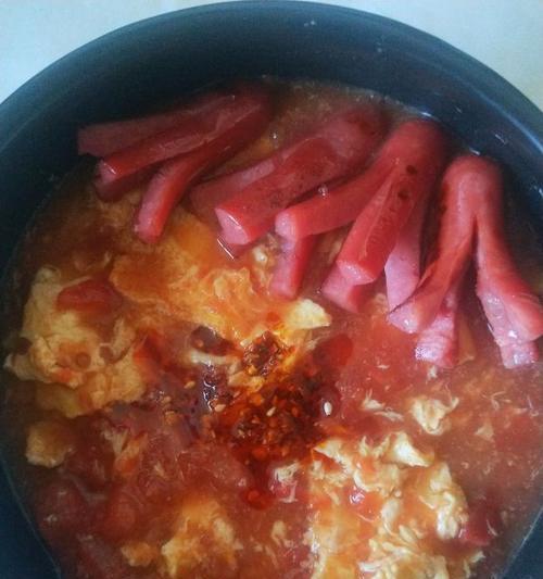教你制作美味可口的西红柿火腿面（简单易学，快速上手，让你成为厨房大师）
