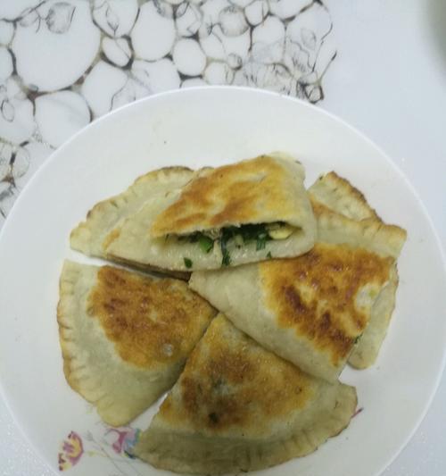烫面素馅合子的做法（手把手教你制作又香又嫩的素馅合子，鲜美可口，回味无穷！）