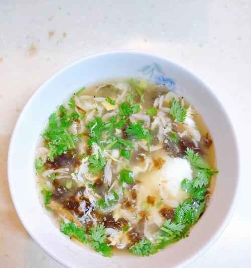 美味又健康的虾皮蛋花韭菜汤（健康味蕾的完美组合）