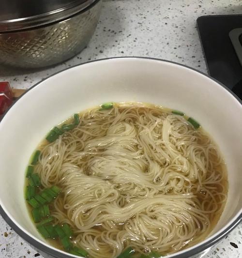 以山药清汤为主的营养美食（健康美味，让你爱上清淡口感）
