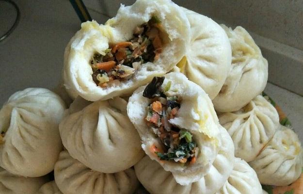 尝鲜洋葱羊肉包子（掌握制作技巧，品尝美味佳肴）