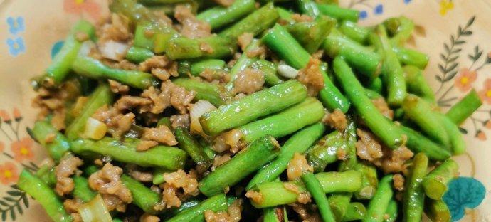 酸豆角与长豆角的美食搭配（打造口感丰富、美味可口的家常菜）