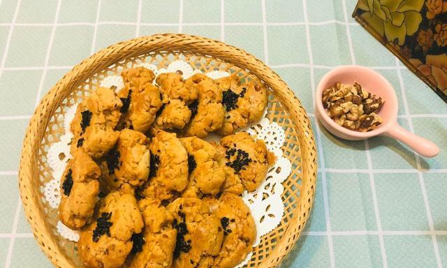 手工制作炸面饼面条小零食（美味又简单，轻松DIY让你爱不释口）