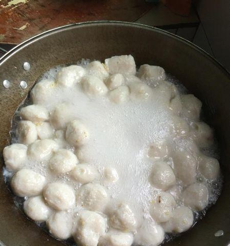 如何做出美味的汤鱼丸？（做法详解，让你轻松做出鲜美可口的汤鱼丸）