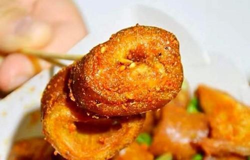 炸得酥脆又不油腻，双味炸肥肠的制作方法（掌握关键步骤，自家炸肥肠也能比街头小摊更美味）