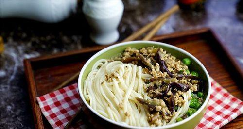 美味健康的肉末茄子拌面（做法简单易学，口感鲜美可口，营养丰富）