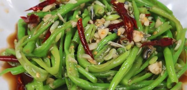 爽口豆角料理大全（清炒、烧烤、煲汤等多种做法，让豆角变得更加美味可口）