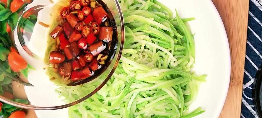 香辣西葫——一道美味健康的素菜佳肴（如何做出美味可口的香辣西葫？以下15个小技巧帮你一步步实现！）