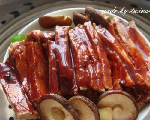 学会制作美味土家扣肉（传承经典口味，享受舌尖盛宴）