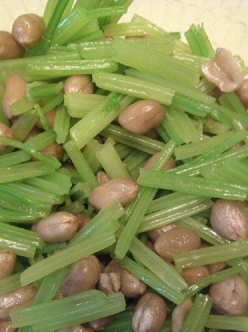 健康美食，以西芹香干拌花生（易学易做，营养美味，让你爱上厨房）