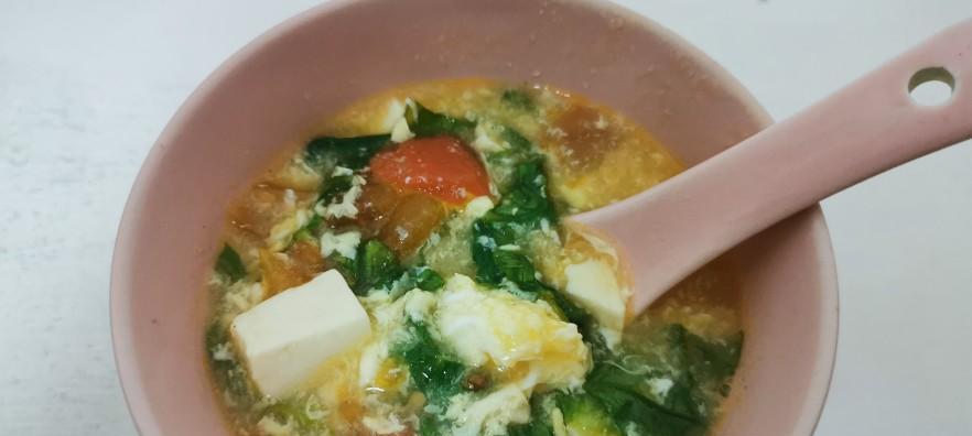 健康美味，以西红柿发菜豆腐羹（一道简单易学的汤菜）