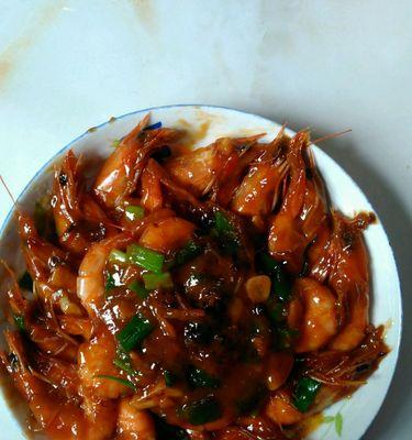 健康美食-蒜香油焖虾（家庭厨房快手菜谱，轻松享用鲜美海味）