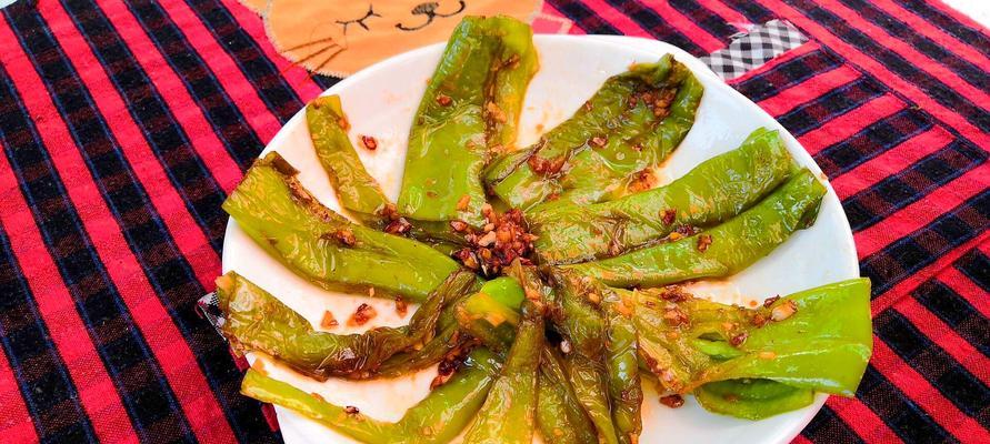 尖椒新吃法——蒜香虎皮尖椒（做法简单易学，味道清爽可口）