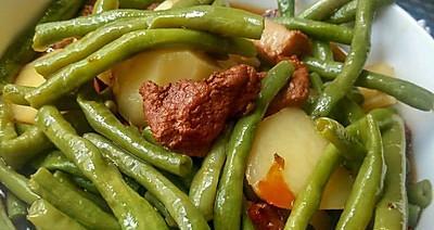 家常美食（豆角与肉的完美结合，让你品尝到家庭厨房的温暖。）