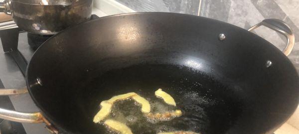 油泡泡做法大揭秘（油泡泡，让你的料理更加美味可口）