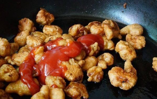 糖醋菠萝大虾制作技巧详解（美味可口的糖醋菠萝大虾，让你轻松变身厨神）