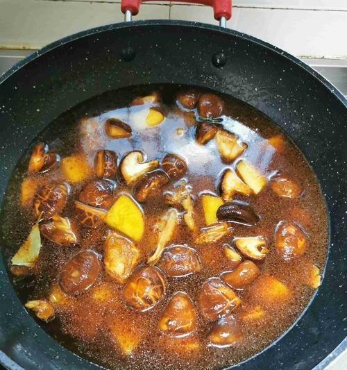 滋补佳品，香菇黄豆炖鸡骨（营养丰富，家常美味）