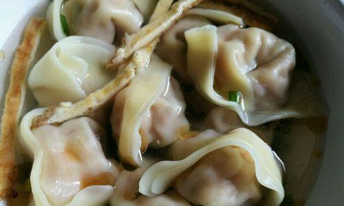 鲜香可口的虾仁鲜肉馄饨做法（家常美食，简单易学，口感绝佳）