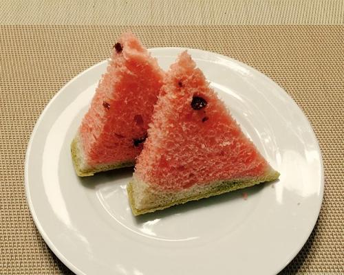 手揉西瓜吐司，制作简单美味（健康美食，营养美味，手揉西瓜吐司制作）