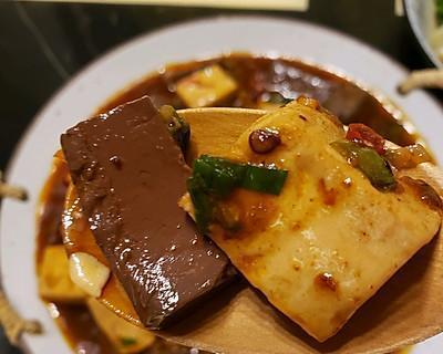 双色鸭血豆腐的制作方法（传统美食新变革——双色鸭血豆腐）