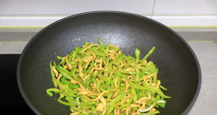 学会做肉丝炒辣椒，让你的口味更上一层楼！（简单易学，口感爽口，超级下饭！）