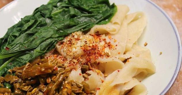 以油沷扯面，让你轻松做出香气四溢的面条（打破传统，用油沷扯出美味面条）