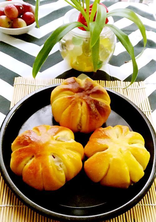 美味桃花面包的制作方法（用新鲜桃花烘焙出香甜面包）