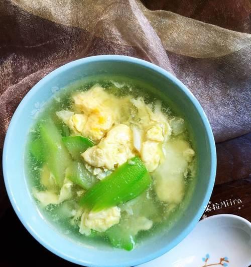 美味可口的紫菜丝瓜肉片汤（做法详解，轻松学会烹制）