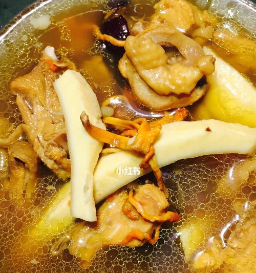 享受秋之味，柿子揶丝羹的独特做法（用秋天的恩赐，品味暖心甜品）