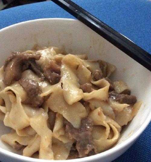 手把手教你做正宗的以沙嗲牛肉面（从选材到烹饪，轻松学会做出香气四溢的牛肉面）