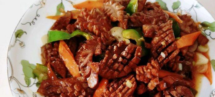 手把手教你做醉腰花（家常美食不容错过，体验家庭美食的乐趣）