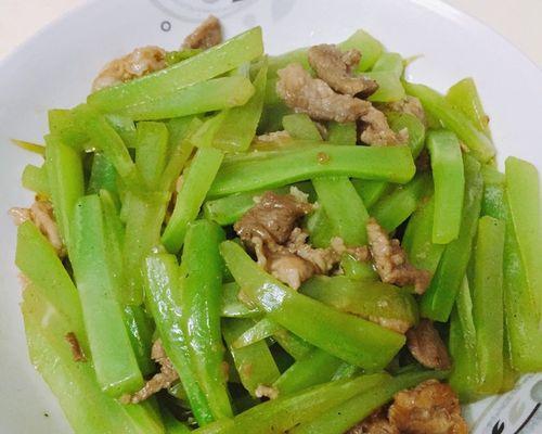 美味易做的肉片炒莴笋（如何做出口感好，味道鲜美的肉片炒莴笋？）