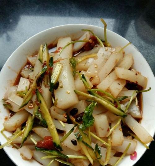 自制凉粉的简单制作方法（健康、美味、新鲜，让你一夏都爽）