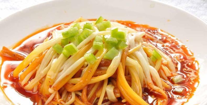 微波金针菇的烹饪方法（快速又美味，轻松入手的微波烹饪技巧）