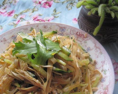 爽口小凉菜，让你夏日更清爽（用时鲜食材，自制家常小菜，清凉可口，营养美味）