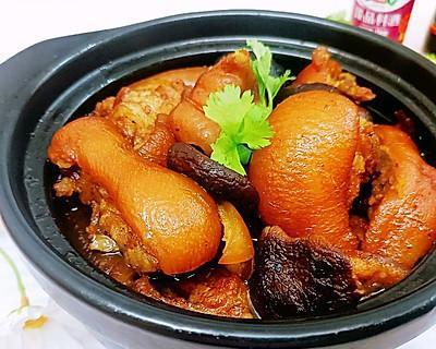 家常美食（嚼劲十足，鲜香入味！猪蹄与香菇搭配，让你吃不够！）