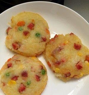 一份美味的香煎土豆虾仁饼，让你瞬间爱上它！（口感酥脆，香气扑鼻，营养丰富，让你一试难忘。）