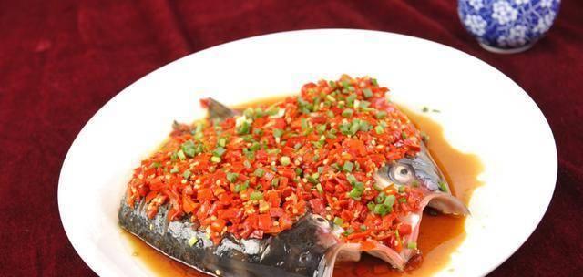 山楂杭菊蒸鱼头-营养健康，味道鲜美