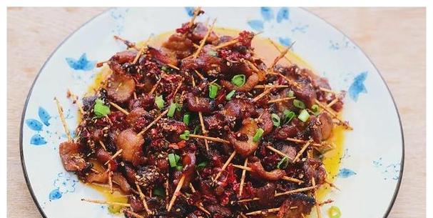 香辣牙签肉的制作方法（用简单食材打造美味佳肴，仅需五步即可上桌）